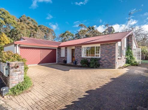 10 Essendon Court, Glenview