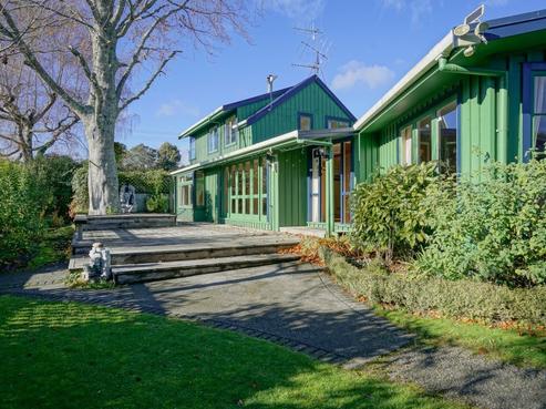 35 Heuheu Parade, Lake Taupo (East)