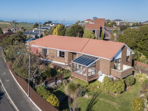 1 Calvert Place, Shiel Hill