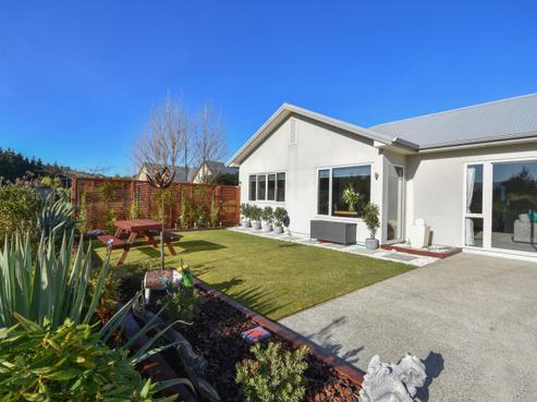 16 Wavy Knowes Drive, Waldronville
