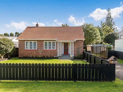 25 Queensway, Three Kings
