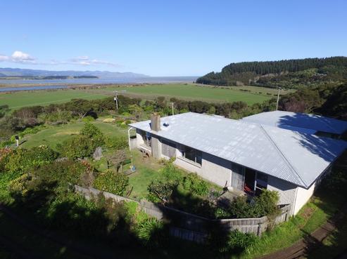 3558 Western Lake Road, Pirinoa