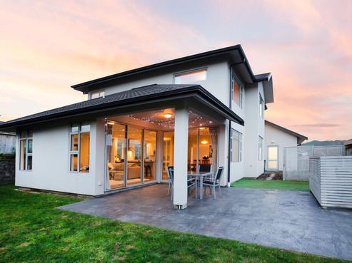 8 Paparoa Crescent, Aotea