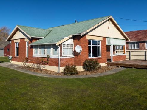 63 Old North Road, Marchwiel