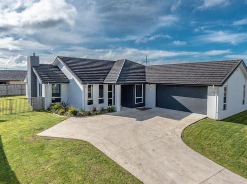 137 Saint James Drive, Huntington
