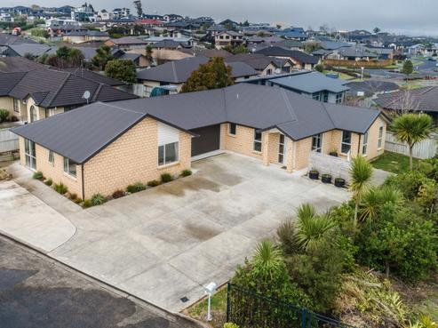 25 Barwick Place, Huntington
