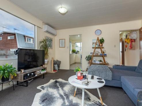 8I Montgomery Crescent, Clouston Park