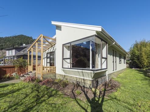 5 Waterdale Way, The Brook