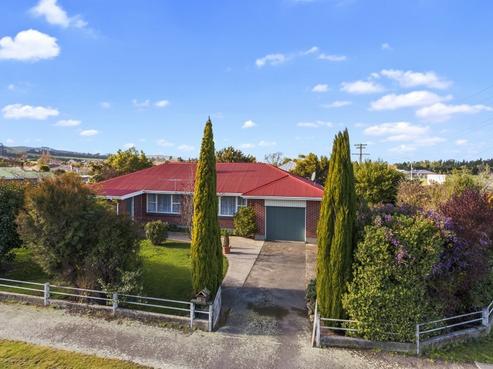 2 Clayton Road, Amberley
