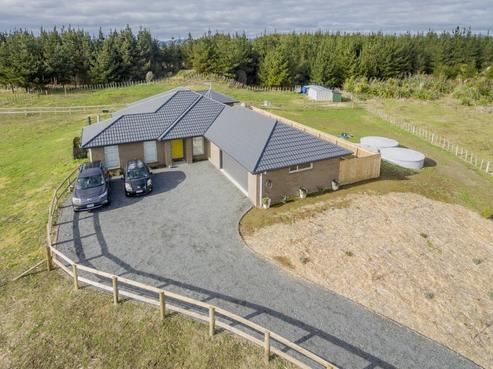 700 Kanuka Drive, Waitarere