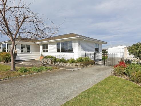 11 Warwick Crescent, Taradale