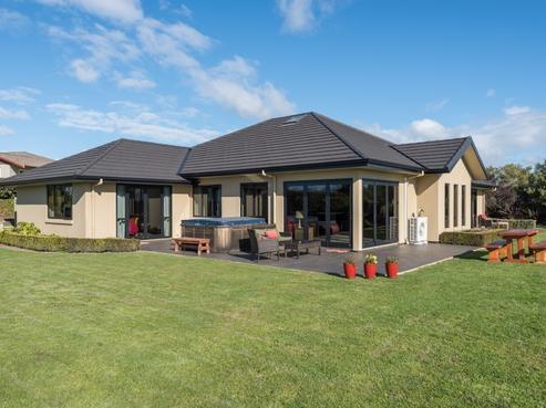 14 Bright Lane, Redwood Valley