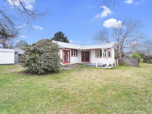 8A Woodend Road, Woodend