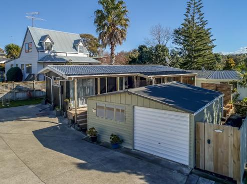 8B Dobell Road, Stanmore Bay