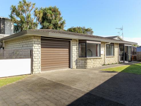 2/245 Courtenay Street, Strandon