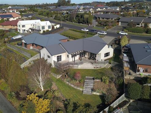 43 Duxford Crescent, Fairfield