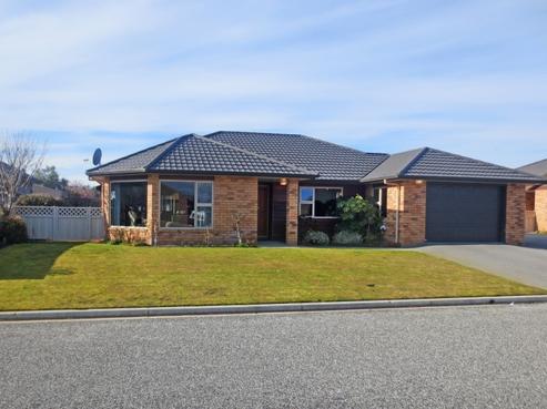 8 Juniper Close, Alexandra