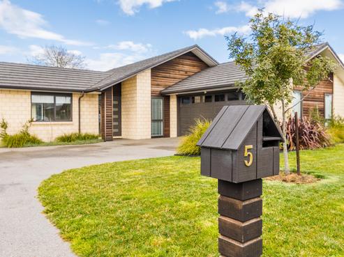 5 Pohutukawa Parade, Riverhead