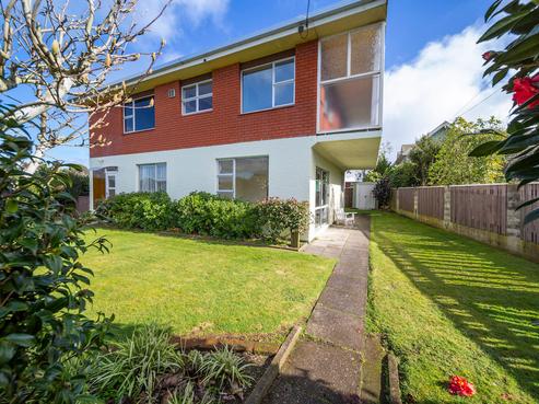 2/58 Paynters Avenue, Strandon
