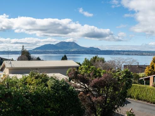 2/16 Isobel Street, Acacia Bay