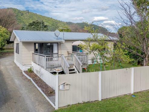 23 Pehi Kupa Street, Waikanae