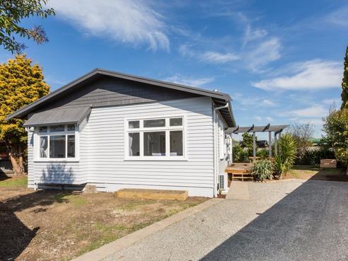 2/811 Lyell Street, Akina
