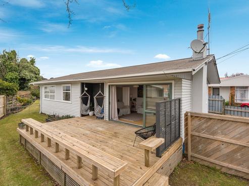 42 Lewis Street, Glenview