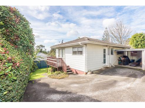 2/13 Dolbear Street, Titirangi
