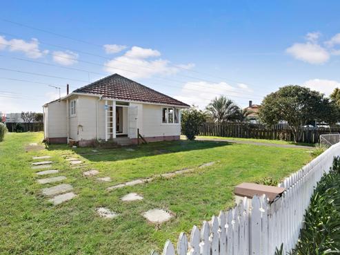 18 Waipapa Crescent, Otara