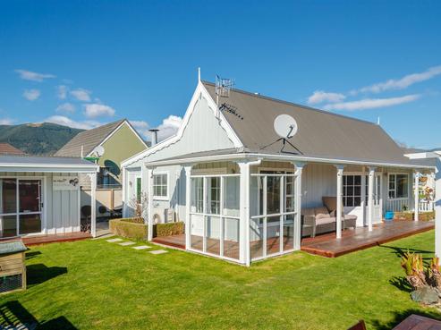 8 Byron Place, Stoke