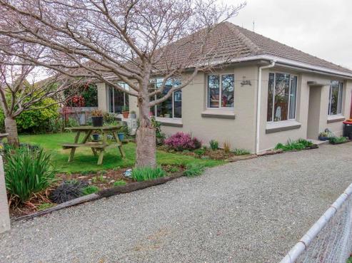 239 Pomona Street, Strathern