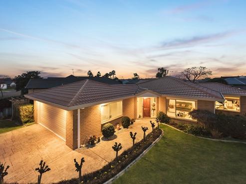 11 Cairns Crescent, Rototuna