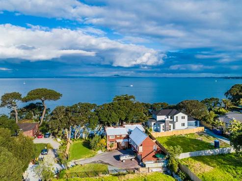 879 Whangaparaoa Road, Manly