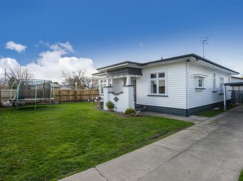1100 Outram Road, Akina