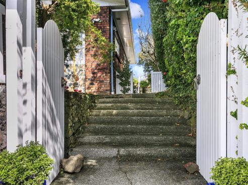 35 Northumberland Avenue, Belmont
