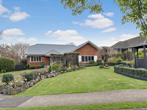 5 Meadowland Drive, Somerville