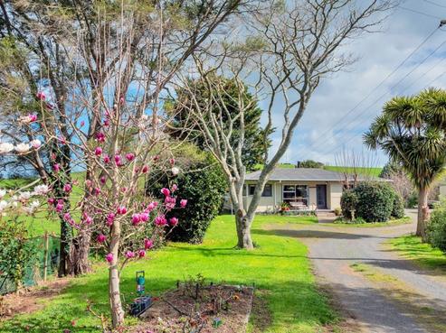 49 Steen Road, Waitakaruru