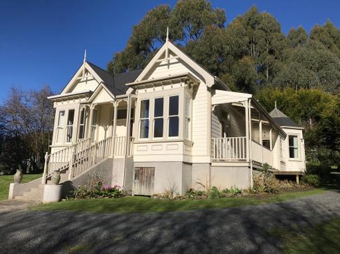 107 Hall Road, Sawyers Bay