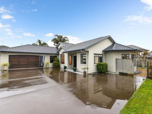12 Castlewold Place, Huntington