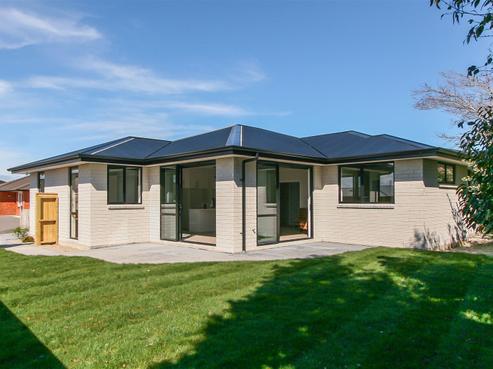15B Estate Grove, Inglewood