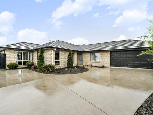 6 Briar Rose Court, Huntington
