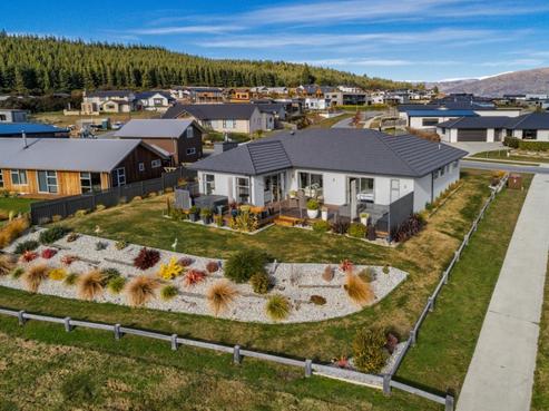 16 Centre Crescent, Wanaka