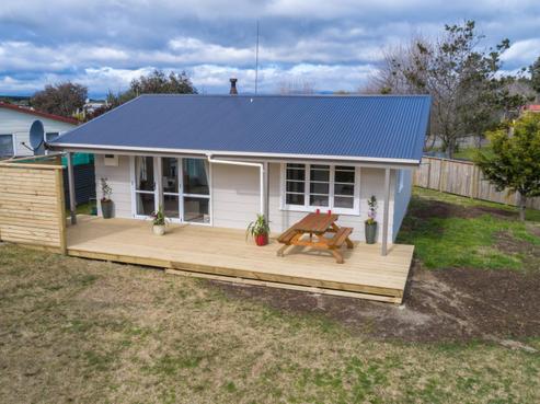 12 Hennessy Street East, Foxton Beach