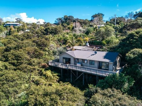 102 Hill Road, Palm Beach