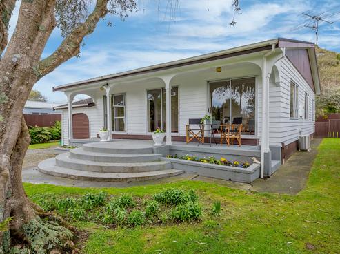 12 Puriri Road, Waikanae