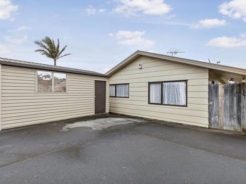 2/399 Roscommon Road, Clendon Park