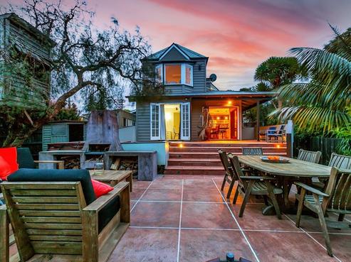 226 Meola Road, Point Chevalier