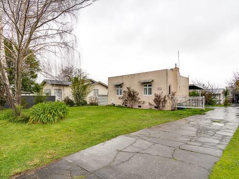 310 Park Road South, Akina