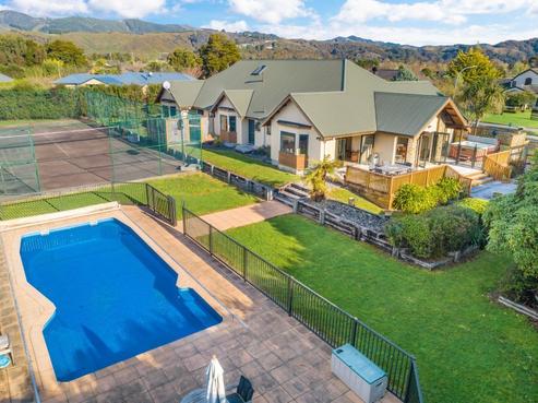 6 Malcolm Gillies Grove, Totara Park