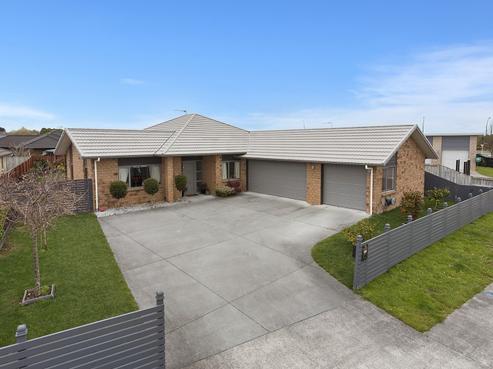 12 Hector Drive, Rototuna North
